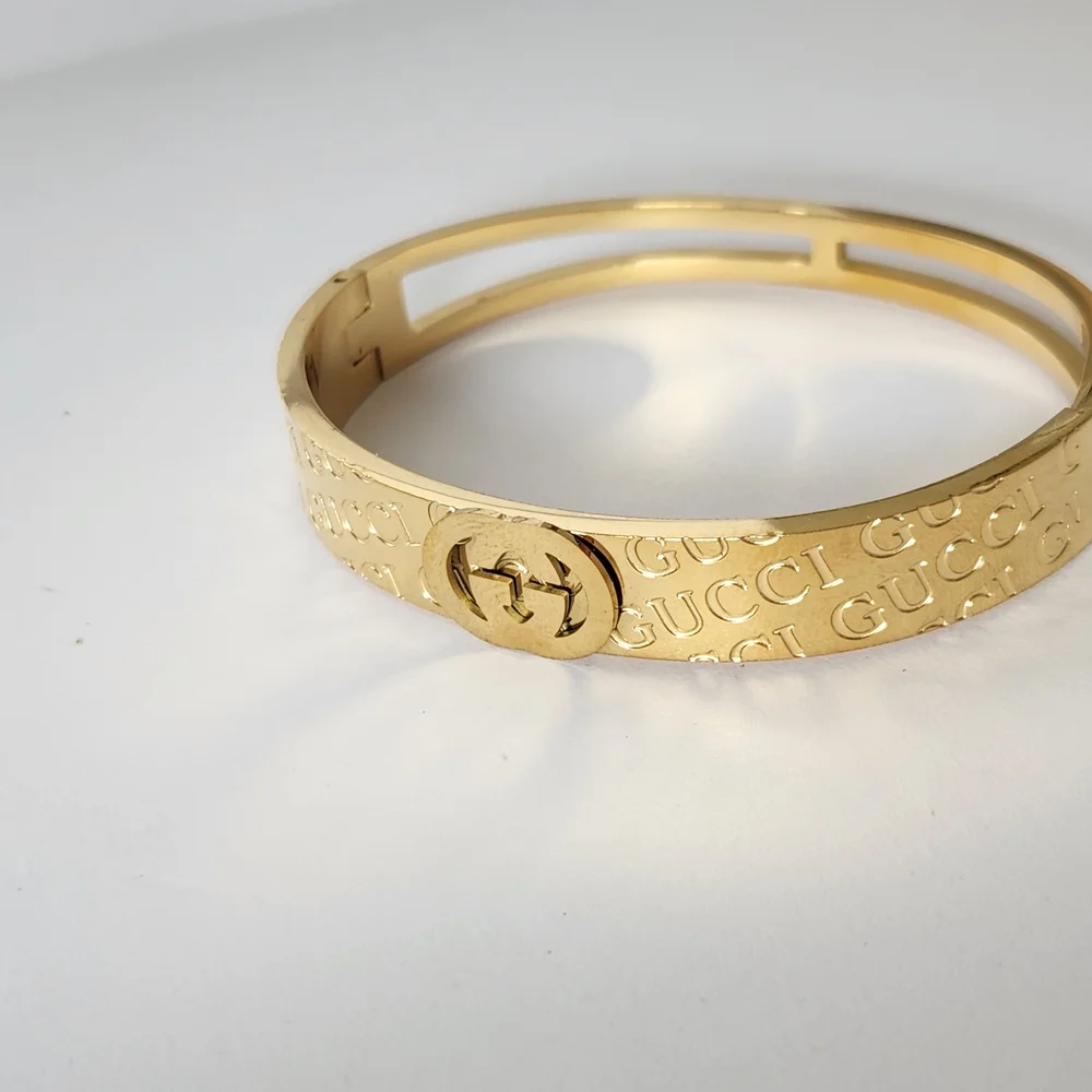 Gucci Gold Logo Bracelet - Picture 4 of 4